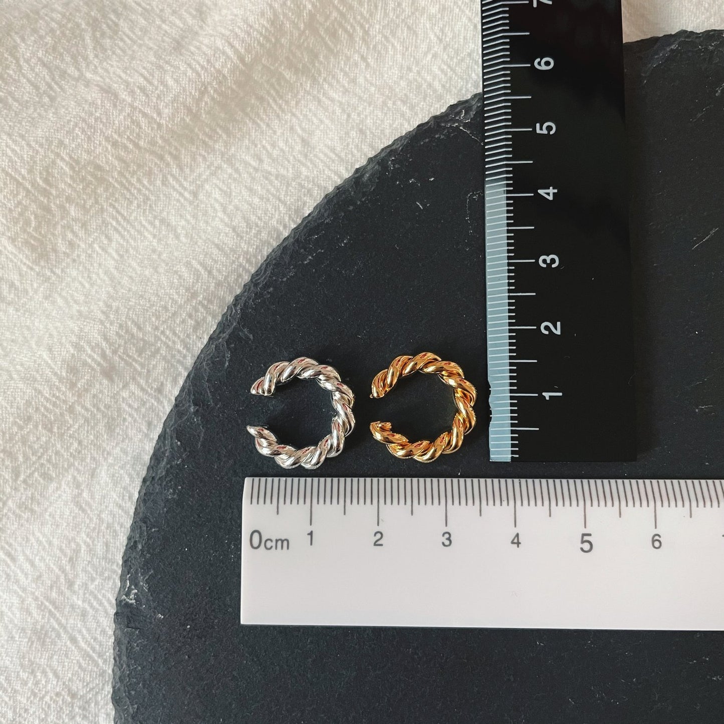 Twisted Ear Cuff (18K Gold Plated)