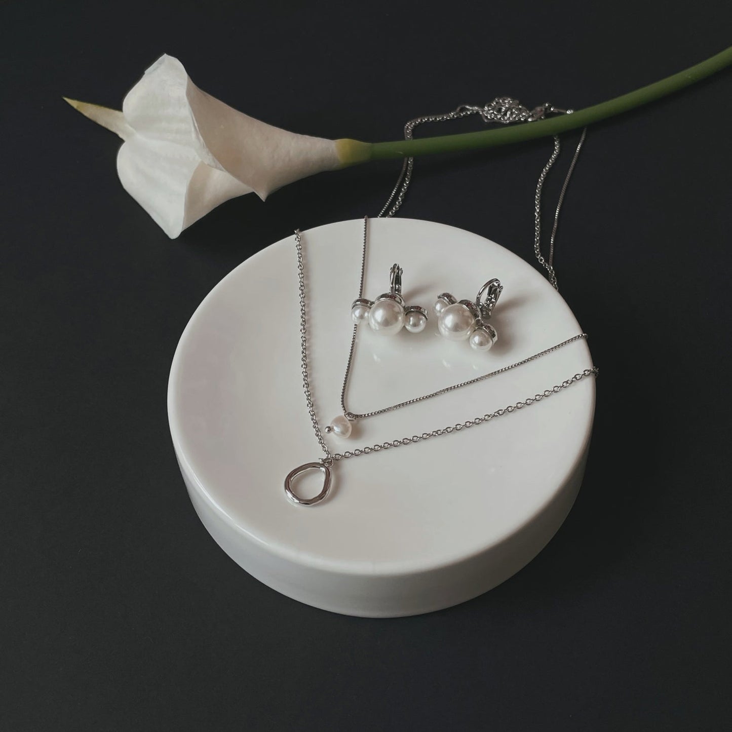 Clip-on Pearly Earring