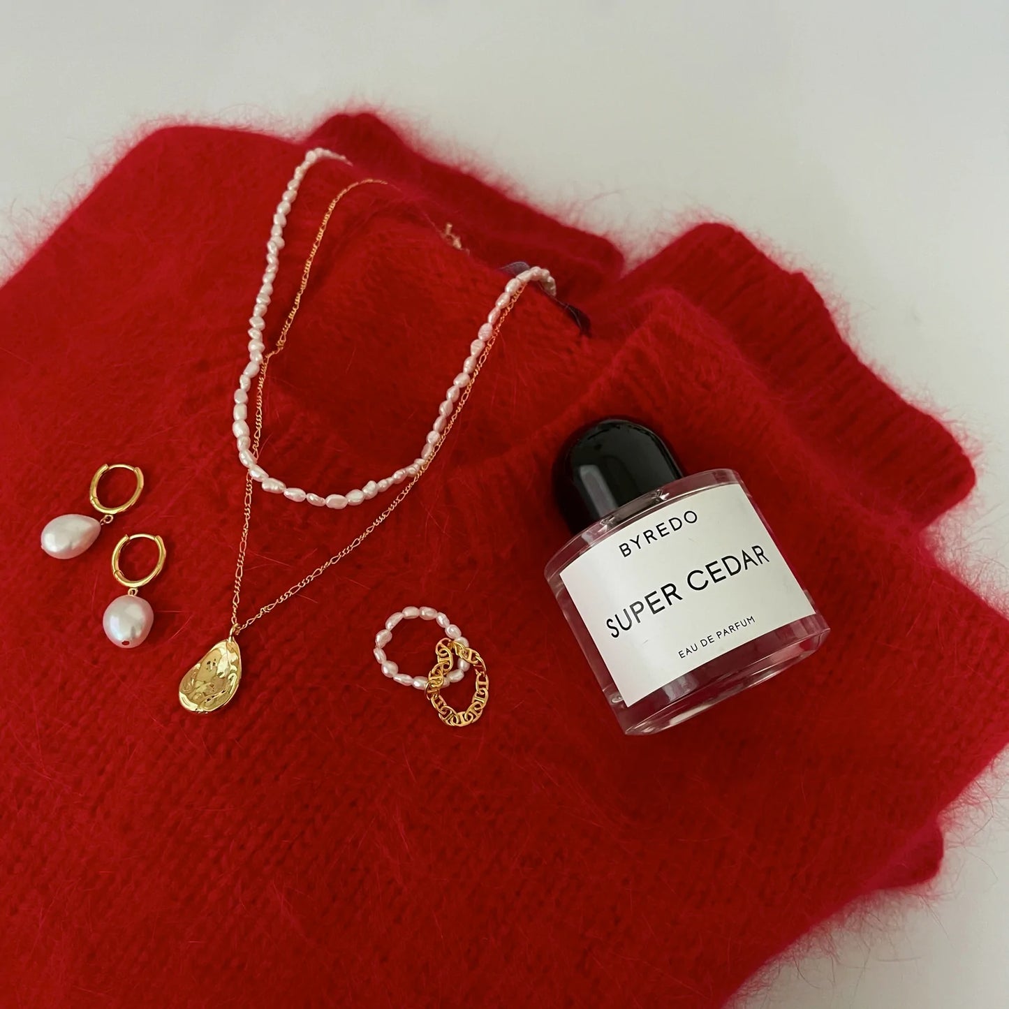"H" Motif Ring