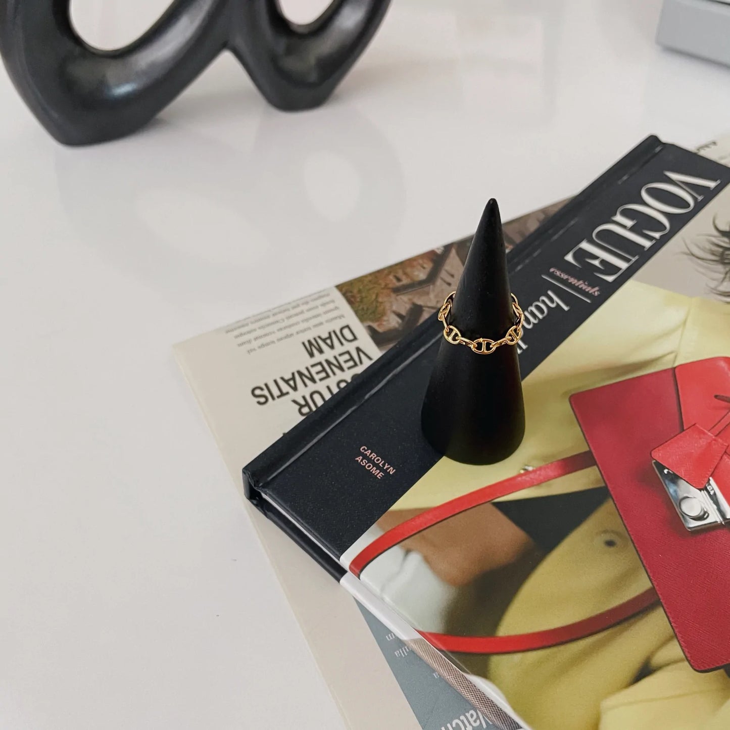"H" Motif Ring