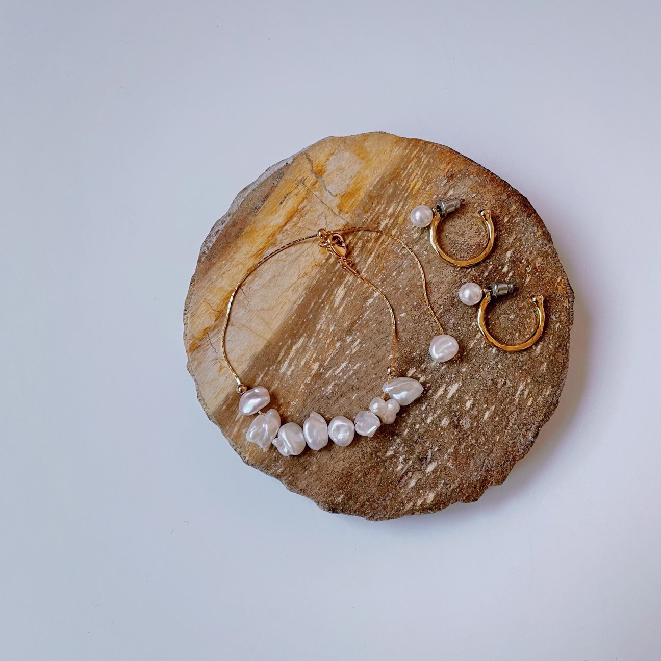 Beautiful Fresh Water Pearl Gold-tone Bracelet