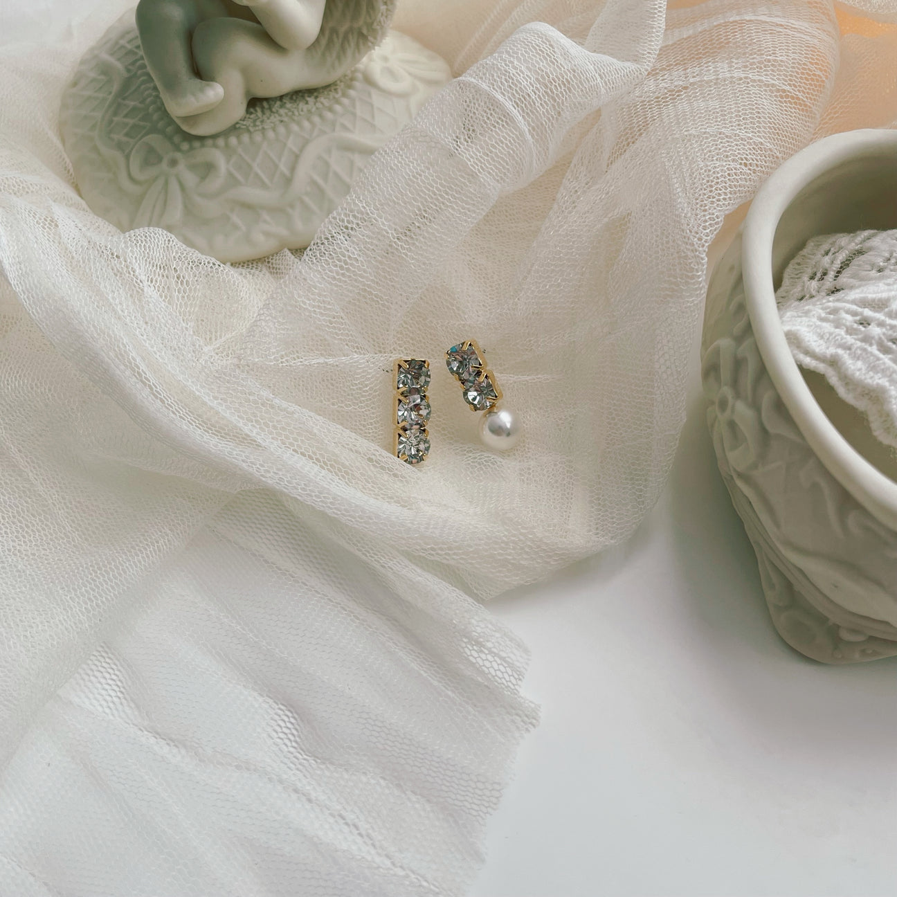 Unbalanced Zirconia Pearl Ear Studs