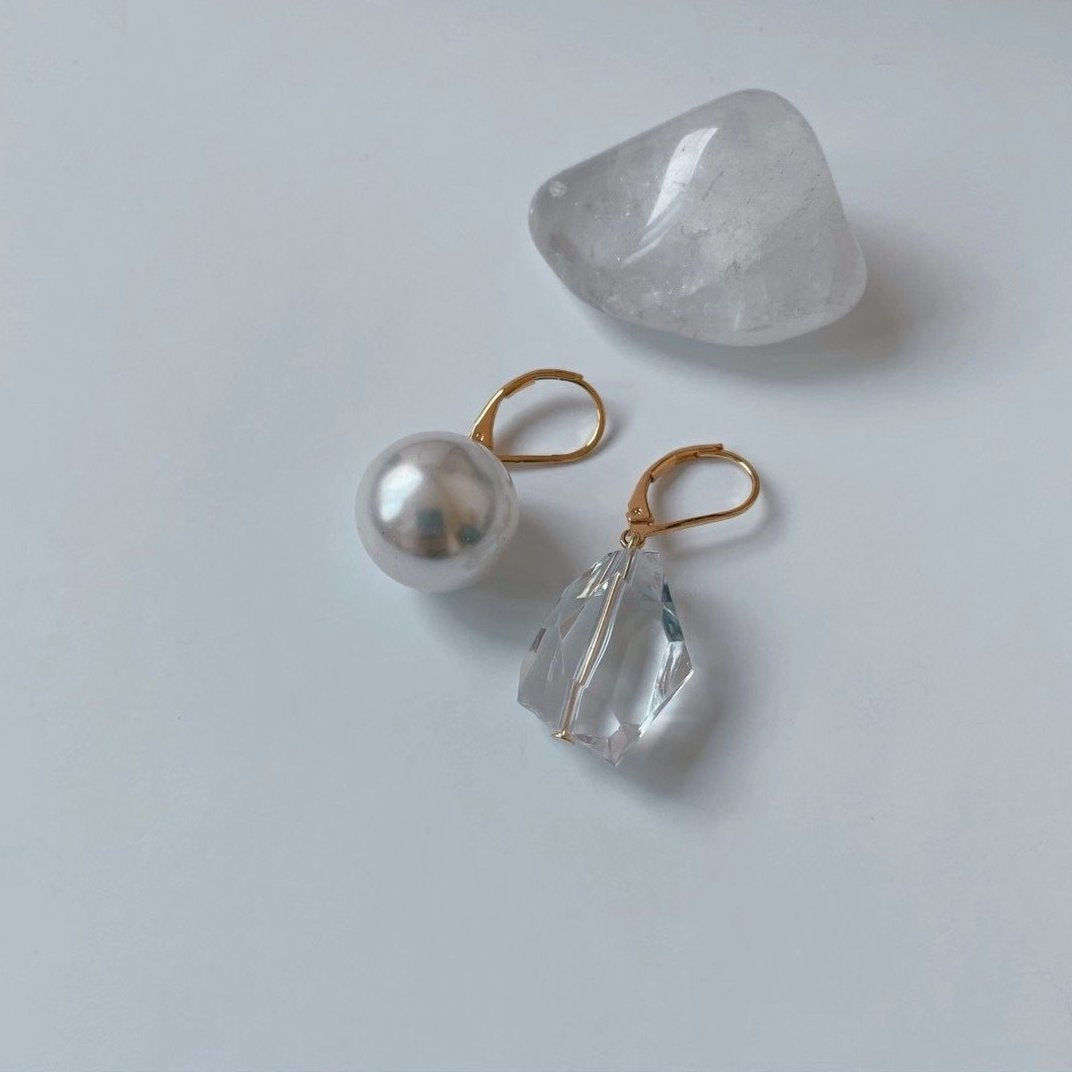 Unbalanced Pearl Earrings - O.chic Studio