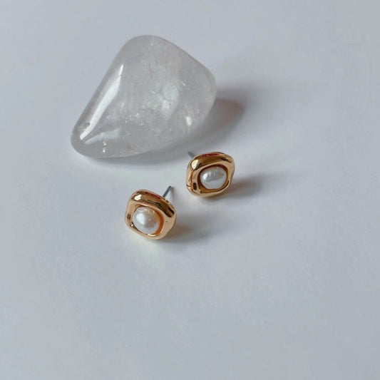 Gold Pearl Earrings - O.chic Studio