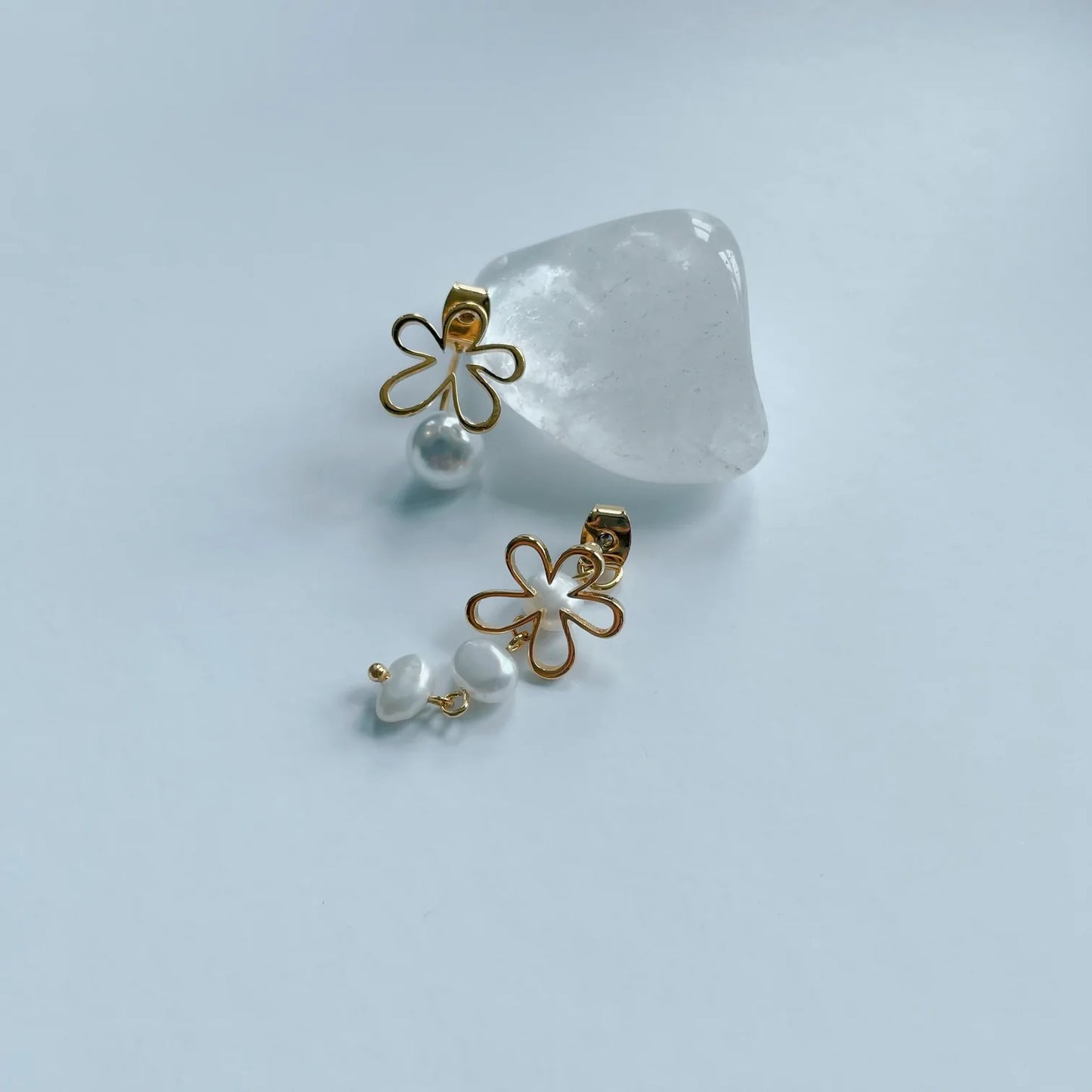 Unbalanced Flower Motif Pearl Earrings