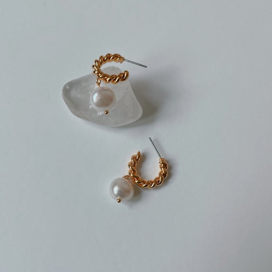Fresh Water Pearl Earrings (18K Gold Plated) - O.chic Studio