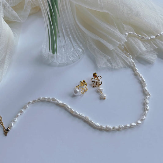 Unbalanced Flower Motif Pearl Earrings